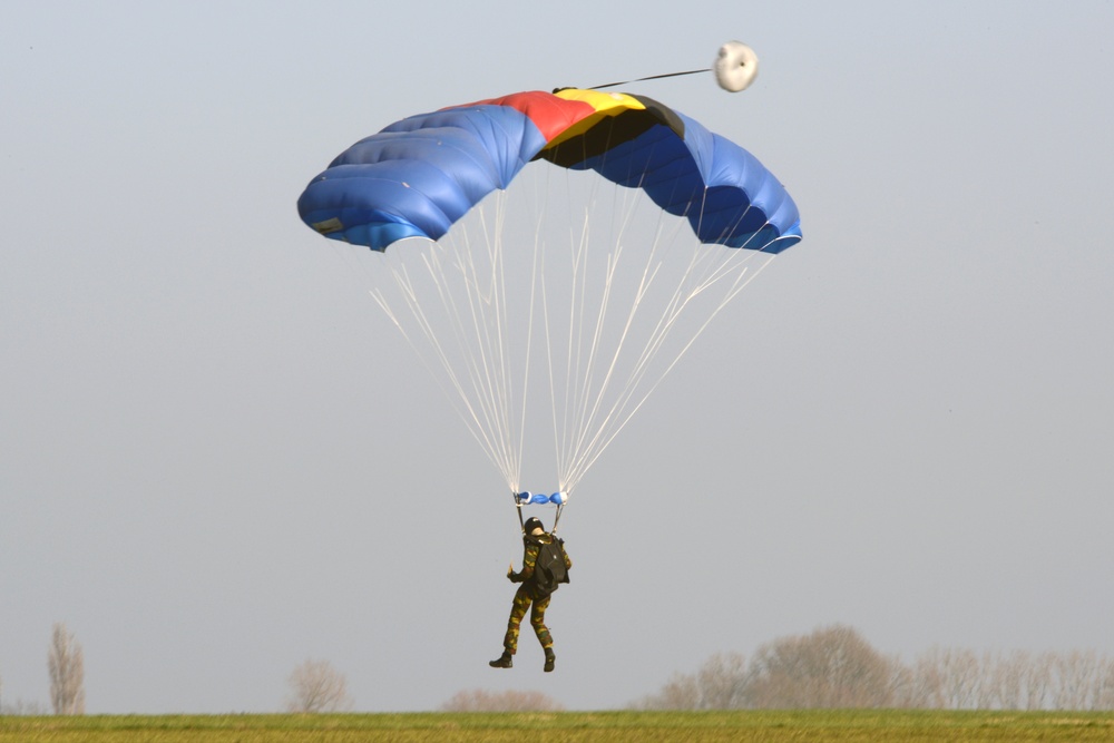 Army belgian paratroopers jumping on Chièvres Air Base