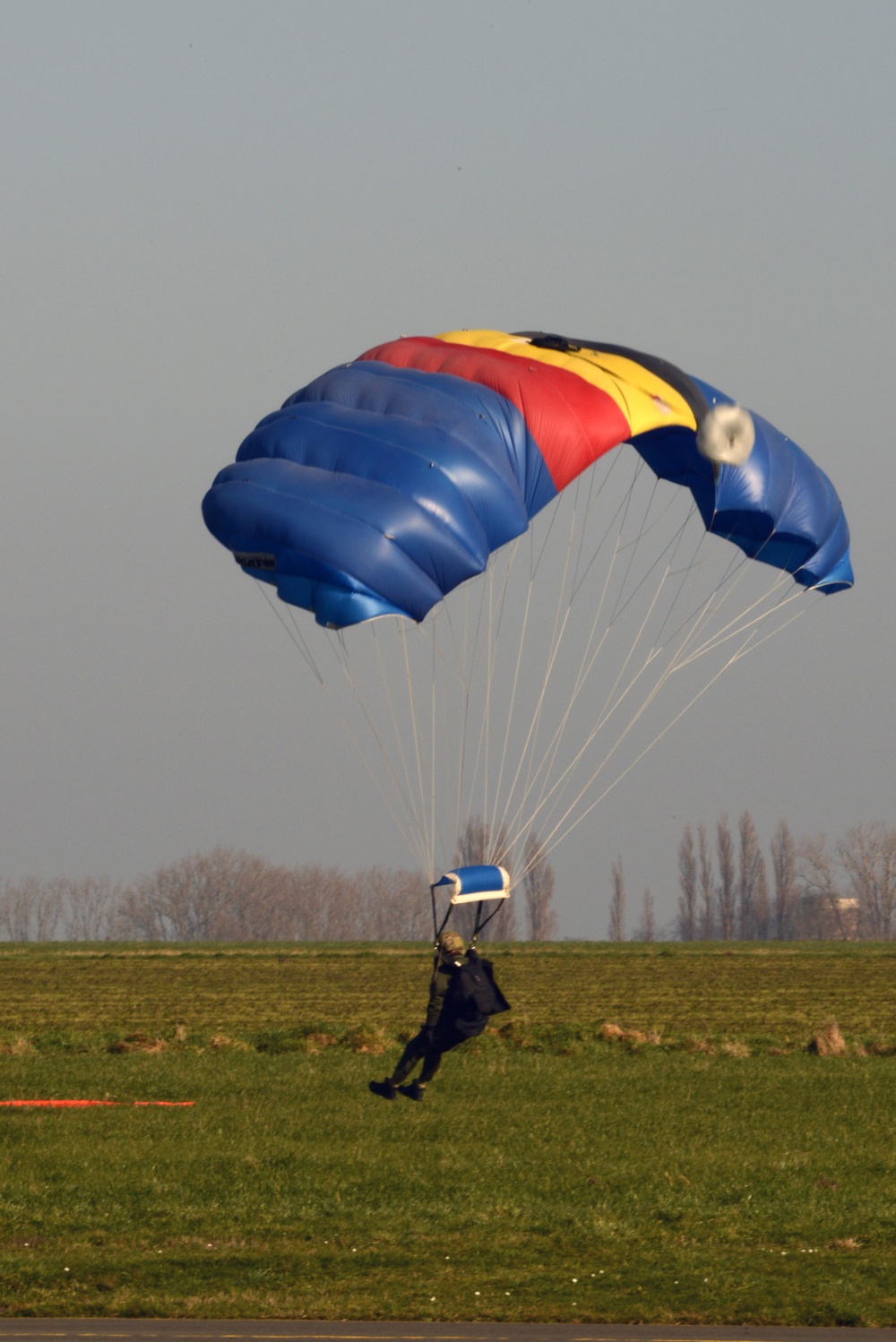 Army belgian paratroopers jumping on Chièvres Air Base