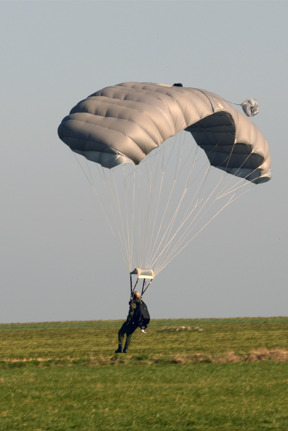 Army belgian paratroopers jumping on Chièvres Air Base