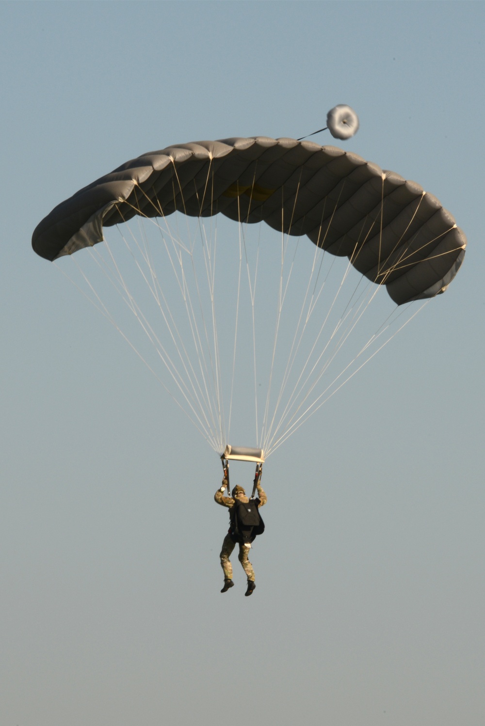 Army belgian paratroopers jumping on Chièvres Air Base