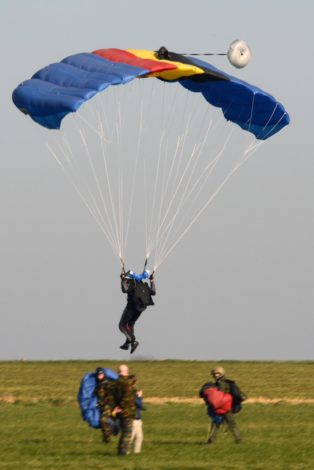 Army belgian paratroopers jumping on Chièvres Air Base