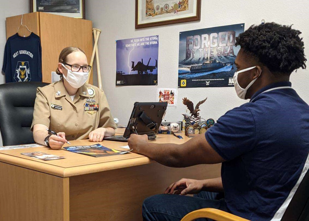 Dvids Images Operations Specialist 1st Class Patricia Floch Of Navy Recruiting Station South