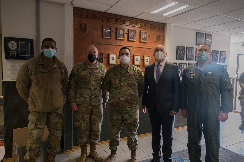 TRANSCOM commander visits Ramstein