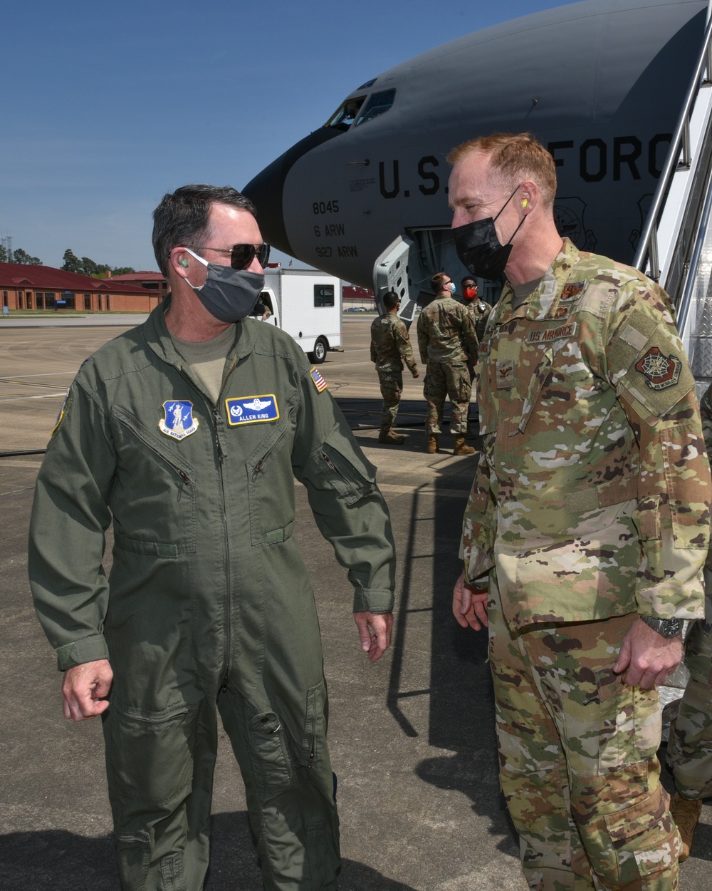 Col. Benjamin R. Jonsson Visits 117 ARW