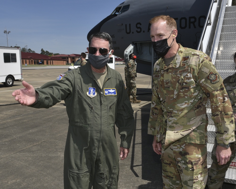 Col. Benjamin R. Jonsson Visits 117 ARW