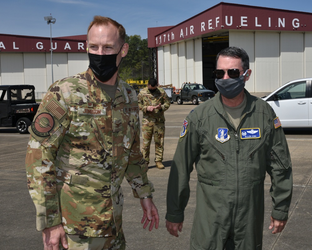 Col. Benjamin R. Jonsson Visits 117 ARW