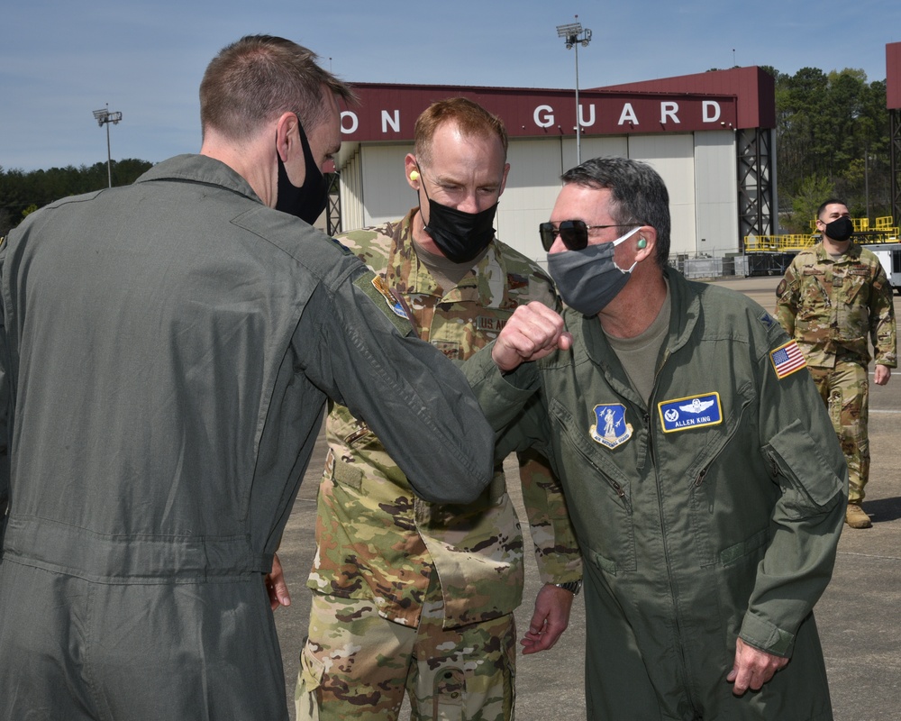 Col. Benjamin R. Jonsson Visits 117 ARW