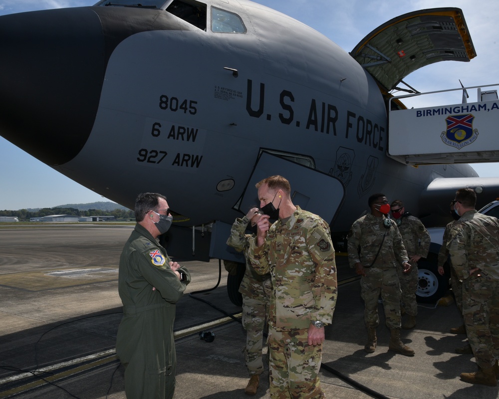 Col. Benjamin R. Jonsson Visits 117 ARW