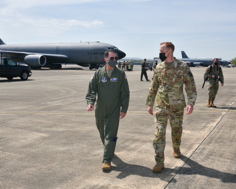 Col. Benjamin R. Jonsson Visits 117 ARW