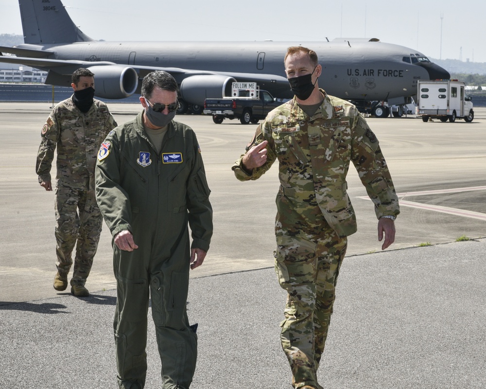 Col. Benjamin R. Jonsson Visits 117 ARW