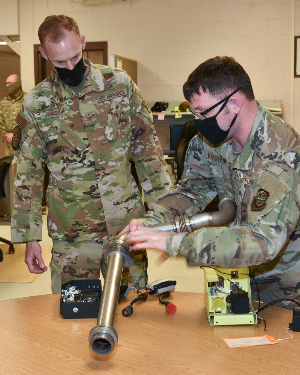 Col. Benjamin R. Jonsson Visits 117 ARW