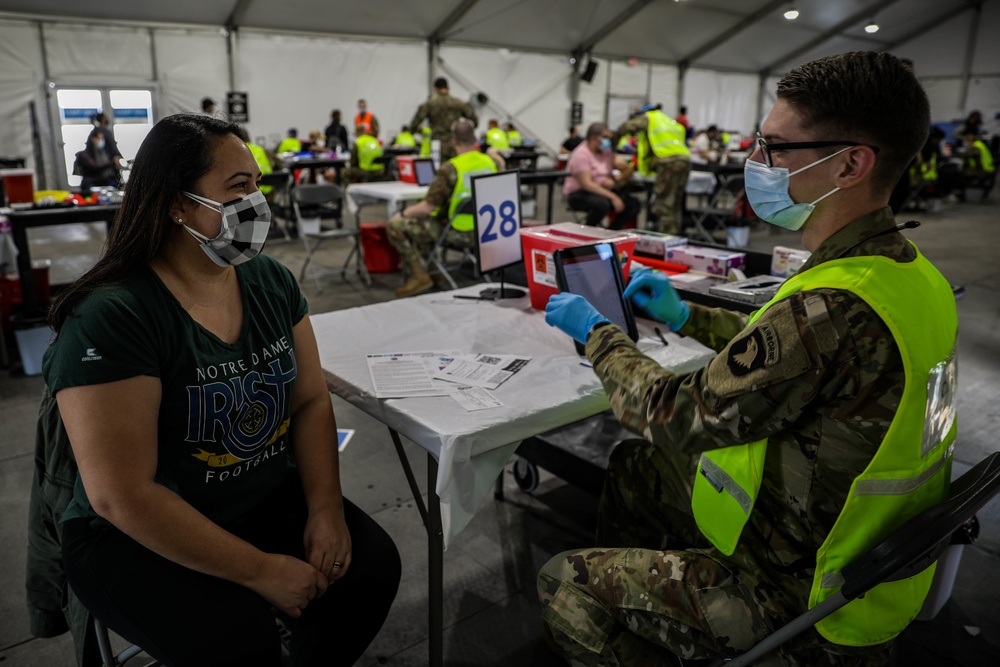 101st Soldiers continue to support FEMA at the United Center COVID-19 Community Vaccination Center, Chicago.