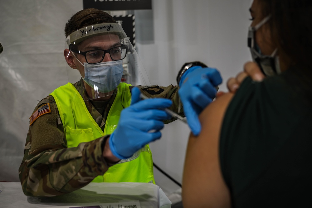101st Soldiers continue to support FEMA at the United Center COVID-19 Community Vaccination Center, Chicago.