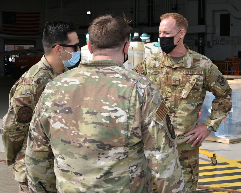 Col. Benjamin R. Jonsson Visits 117 ARW