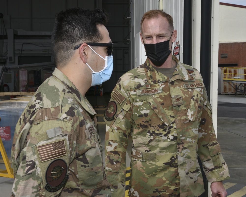 Col. Benjamin R. Jonsson Visits 117 ARW