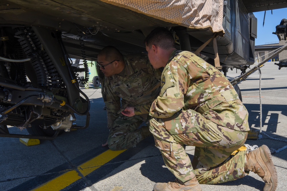 AH-64D Apache Longbows and a UH-60 Black Hawks arrive at Wright-Patterson
