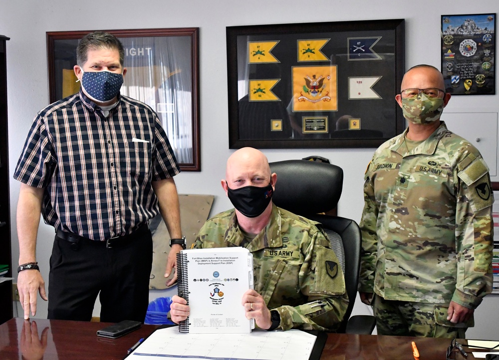 Commander U. S. Army Garrison Fort Bliss signs Fort Bliss Installation Mobilization Support Plan