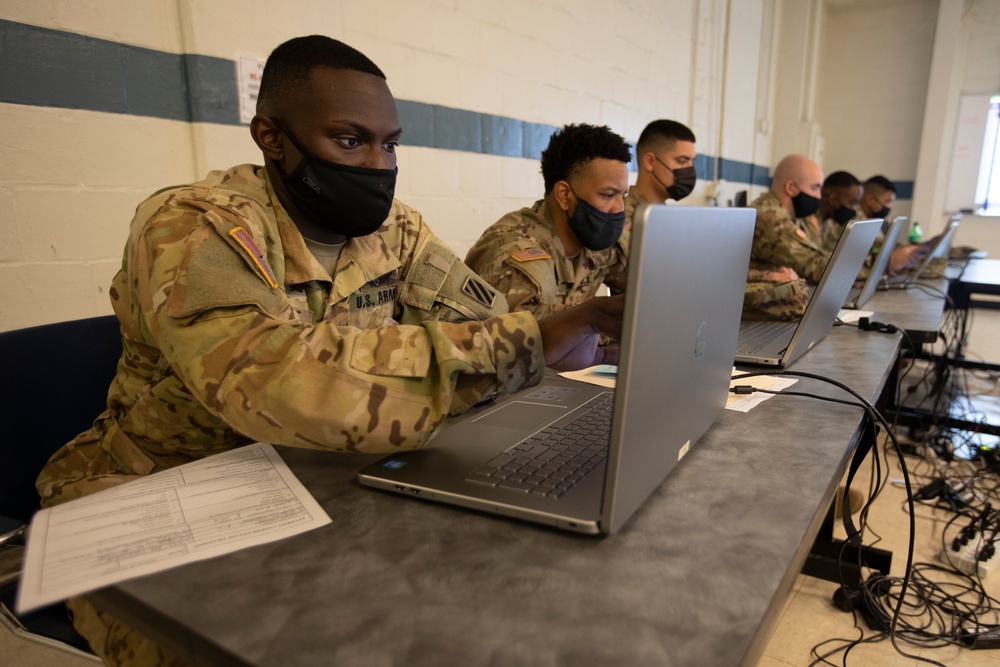 Marne Air Soldiers conduct Blue Force Tracking system training.