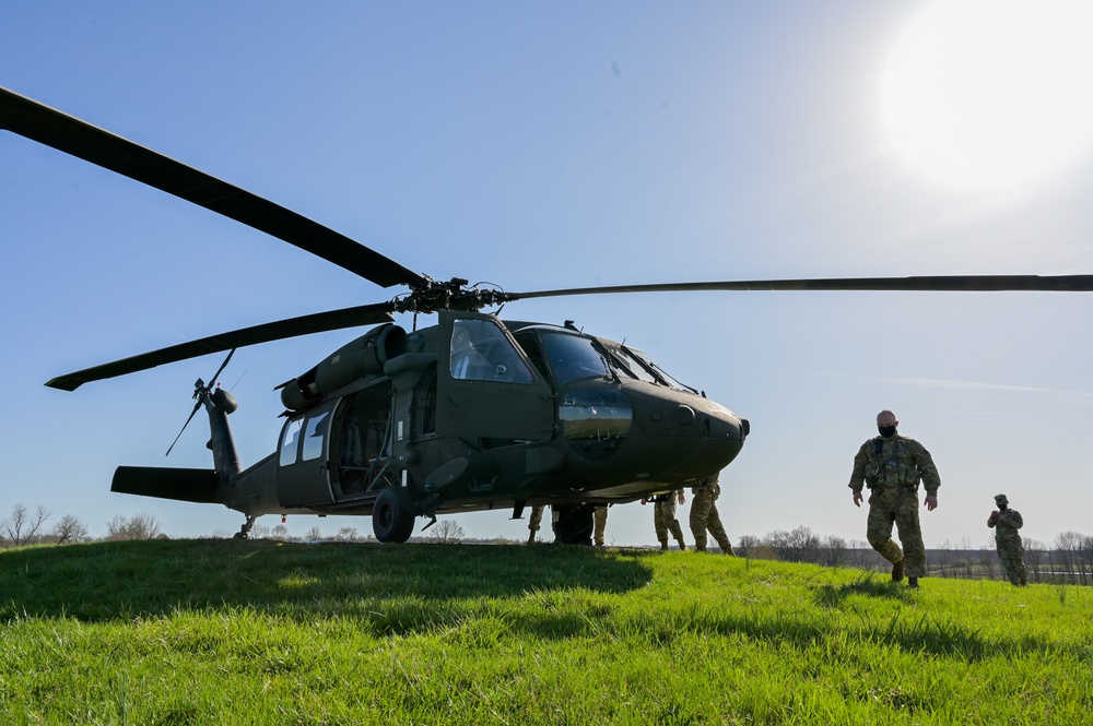 Maj. Gen. Neely Visits Service Members Working Vaccination Sites