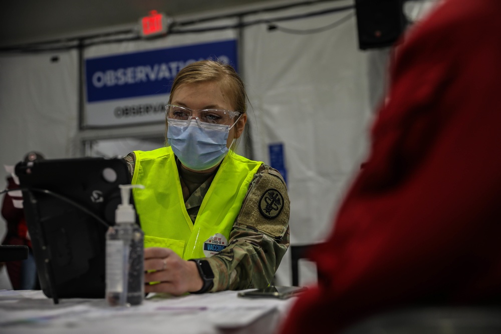 101st Soldiers continue to support FEMA at the United Center COVID-19 Community Vaccination Center, Chicago.