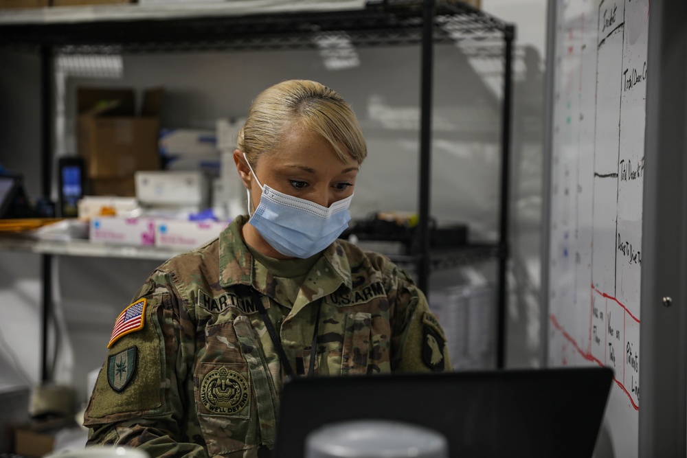 101st Soldiers continue to support FEMA at the United Center COVID-19 Community Vaccination Center, Chicago.