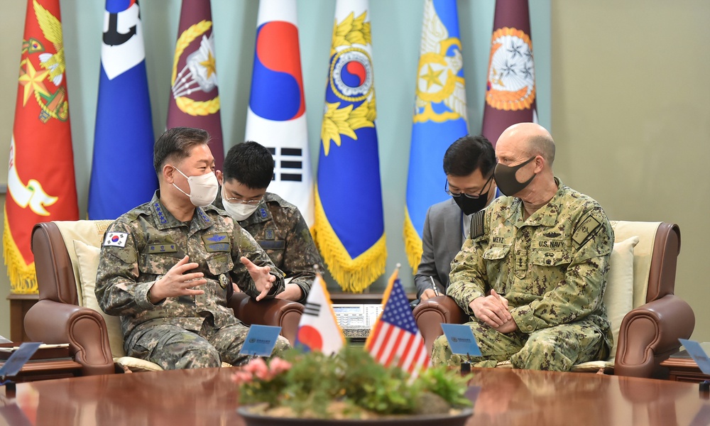 Commander, U.S. 7th Fleet Visits South Korea