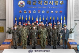 Commander, U.S. 7th Fleet Visits Korea
