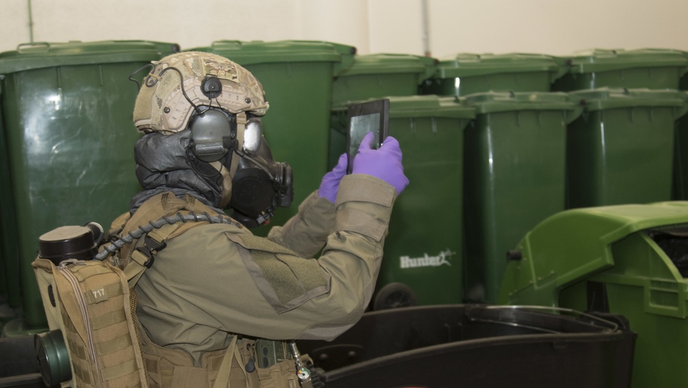 U.S. Army Soldiers and Qatari forces respond to chemical threat at IS 21