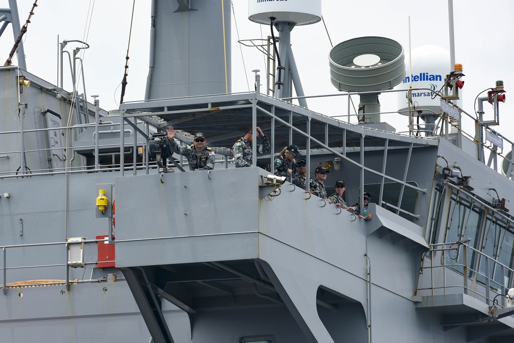 USS Russell (DDG 59) Conducts Replenishment-at-sea with Royal Australian Navy