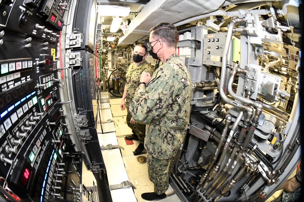 Rear Admiral Darse &quot;Del&quot; Crandall Jr. visits USS Indiana (SSN 789)