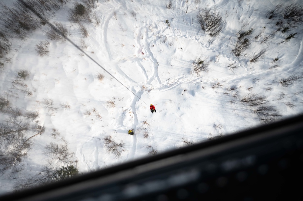 210th and 212th RQS conduct rescue exercise