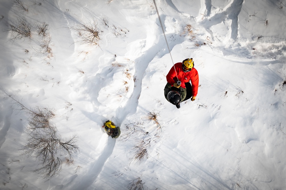 210th and 212th RQS conduct rescue exercise