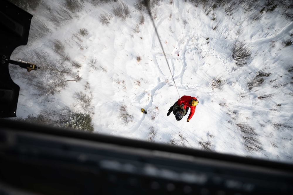 210th and 212th RQS conduct rescue exercise