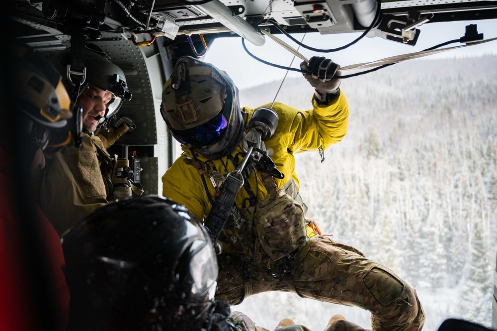 210th and 212th RQS conduct rescue exercise