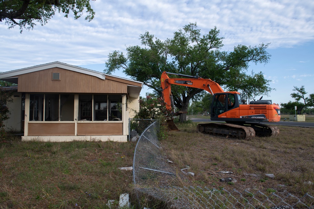 Beacon Beach housing demolition