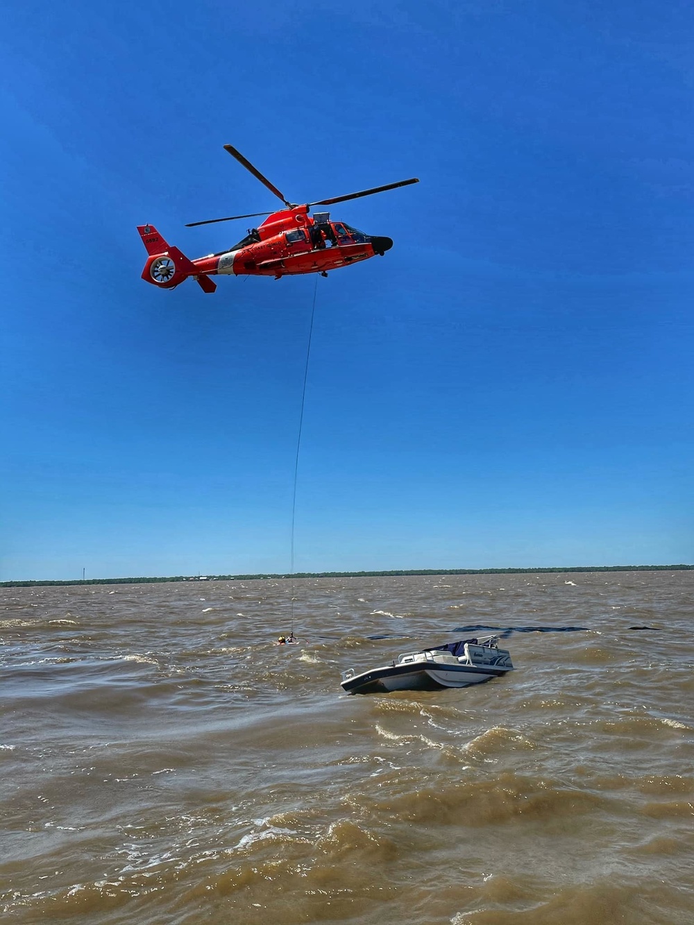 Coast Guard rescues 2 from vessel taking on water near Lake Pontchartrain
