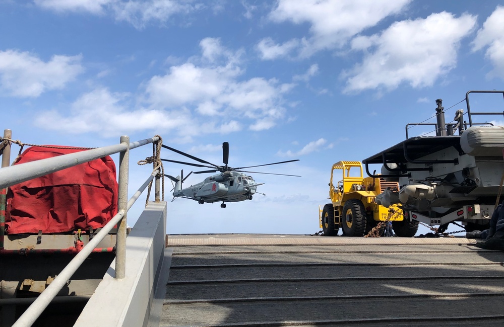 GERMANTOWN Lands MH-53 Sea Dragon from HM 14
