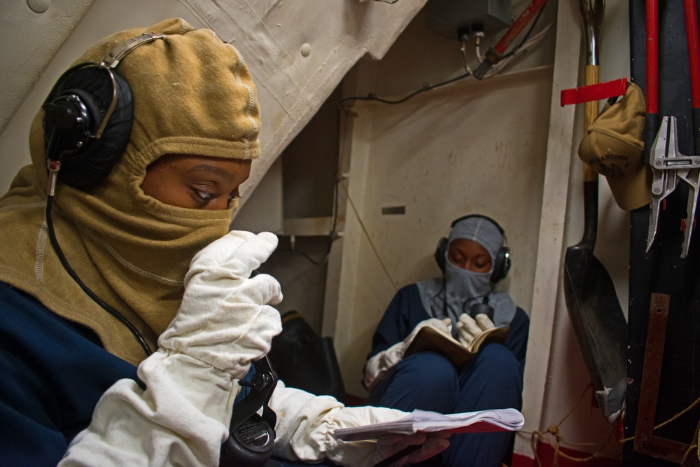 GERMANTOWN Sailors Conduct Damage Control Training
