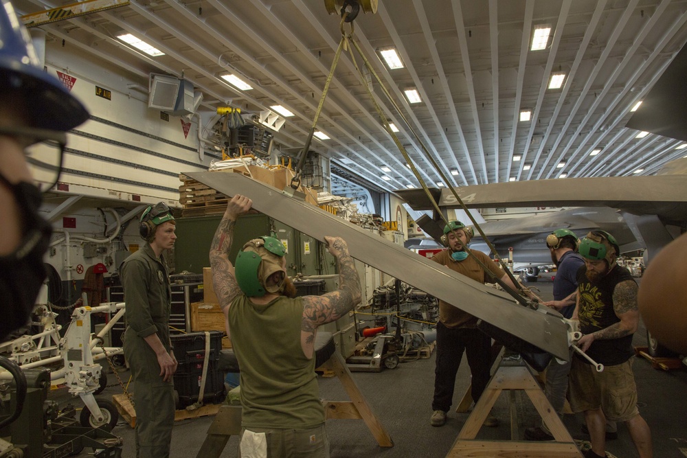 F-35 Rapid Response Team maintains F35Bs aboard USS Makin Island