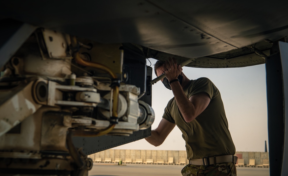 340th EARS provides fuel to F-16s