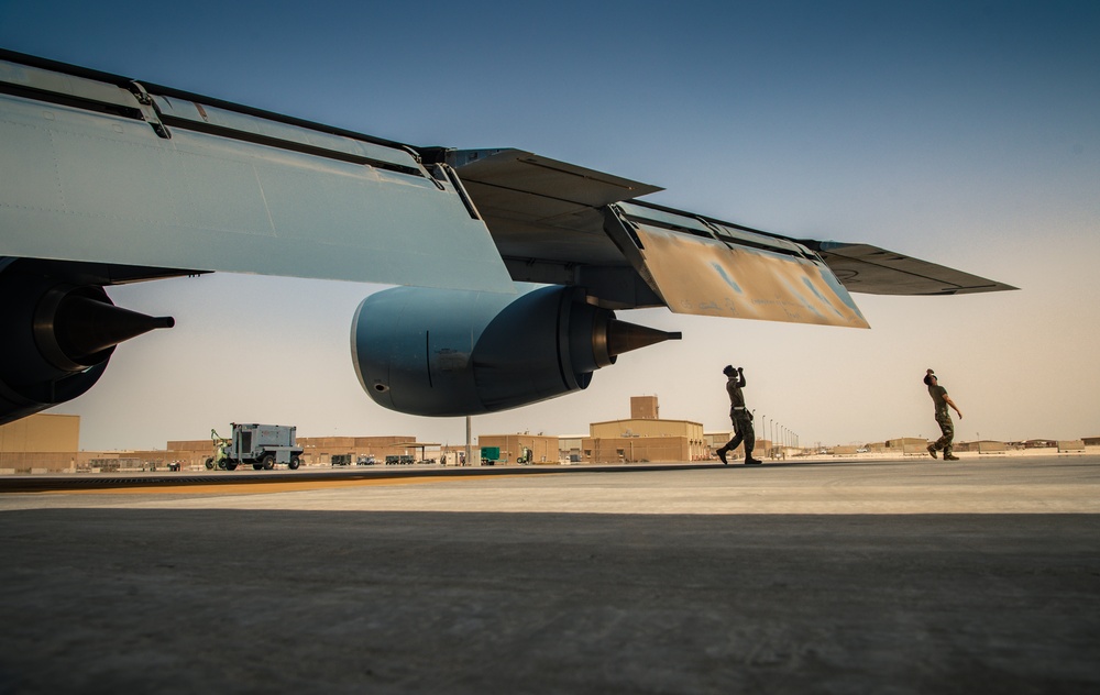 340th EARS provides fuel to F-16s