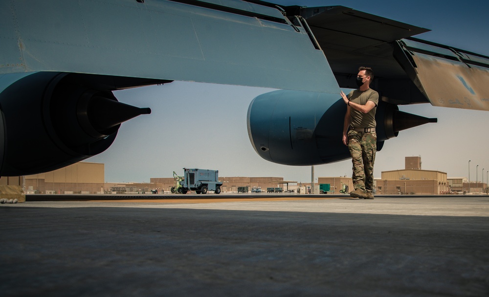 340th EARS provides fuel to F-16s