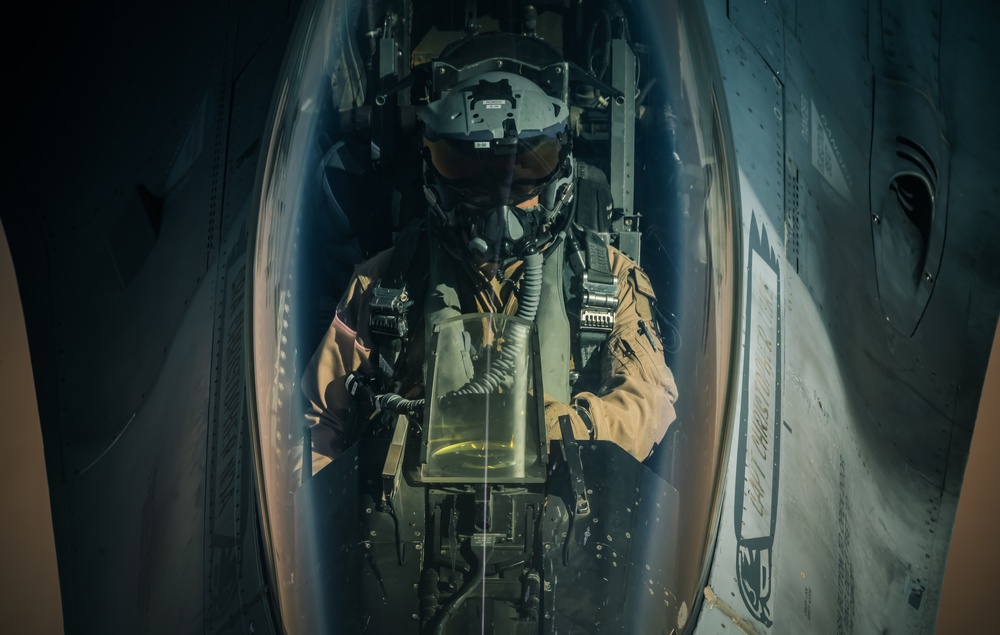 340th EARS provides fuel to F-16s