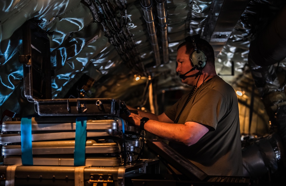 340th EARS provides fuel to F-16s