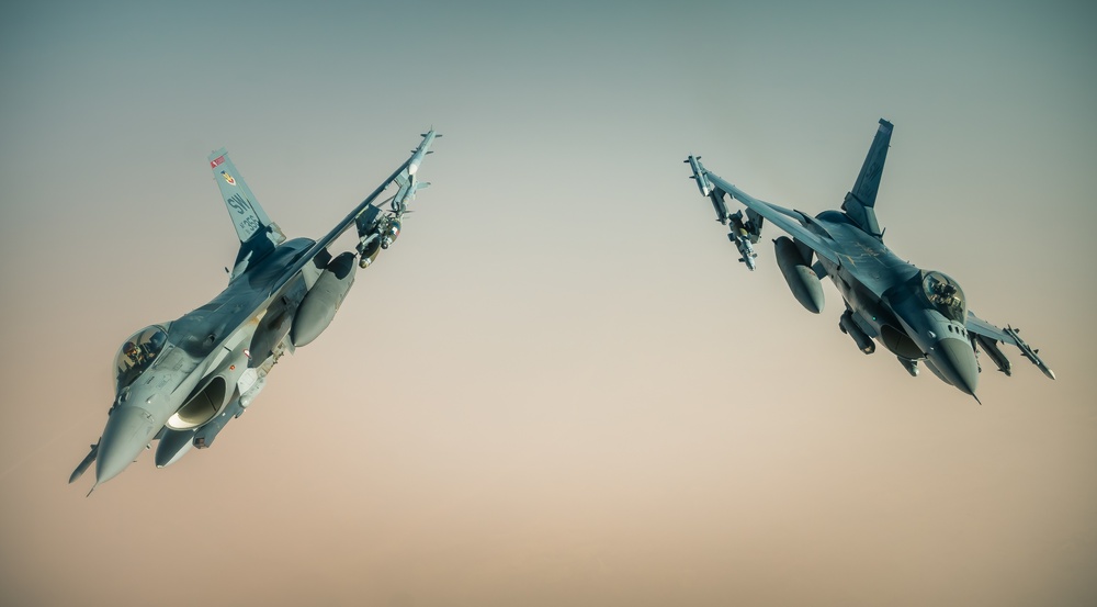 340th EARS provides fuel to F-16s