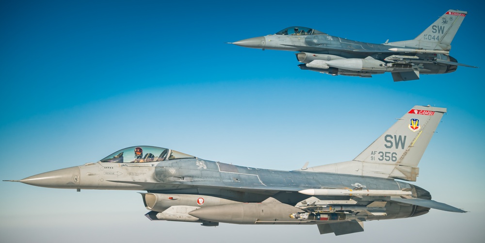 340th EARS provides fuel to F-16s