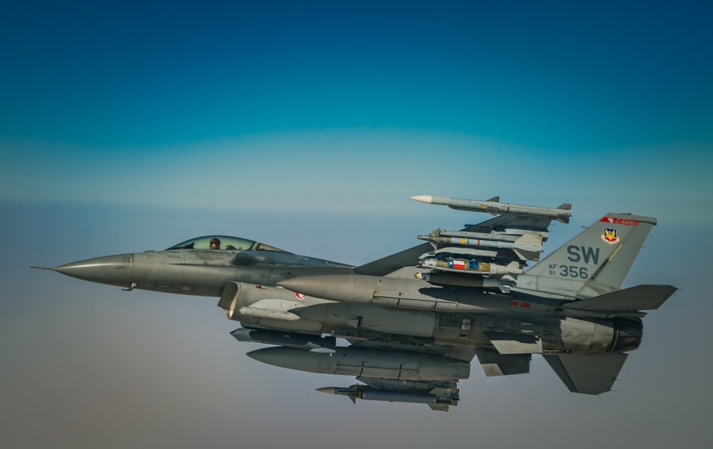 340th EARS provides fuel to F-16s