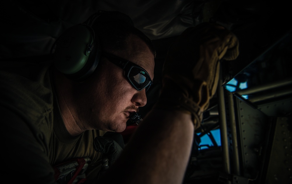 340th EARS provides fuel to F-16s