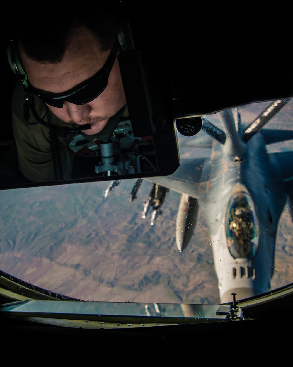 340th EARS provides fuel to F-16s