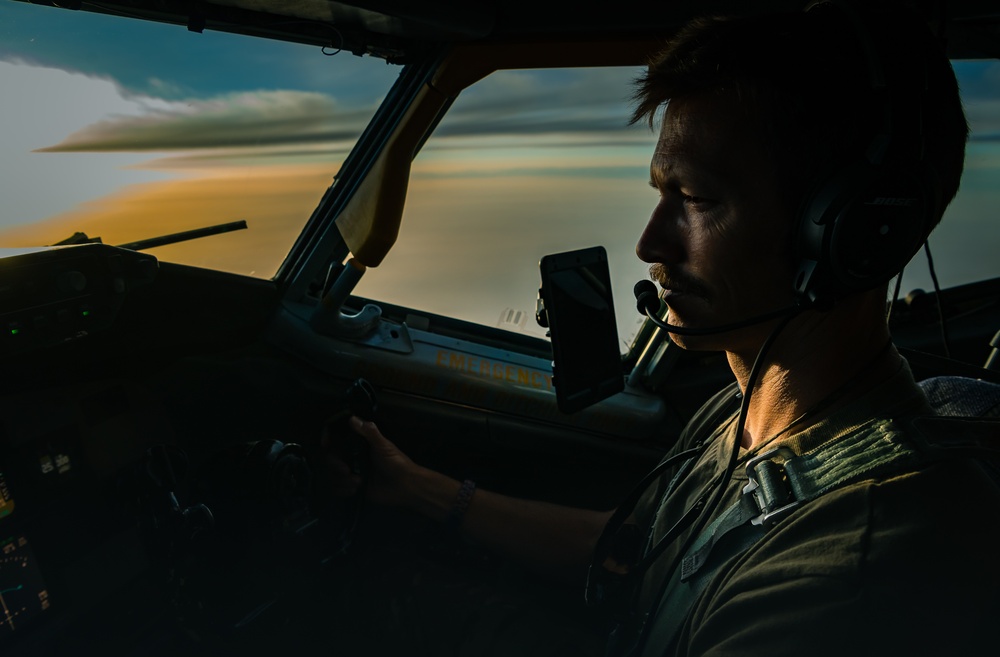 340th EARS provides fuel to F-16s